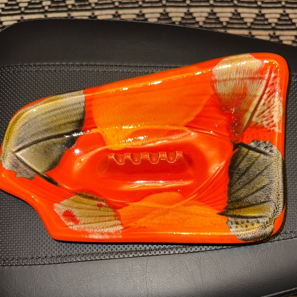 Retro mid-century Ceramic Ashtray with Leaf Design. Calif. USA
